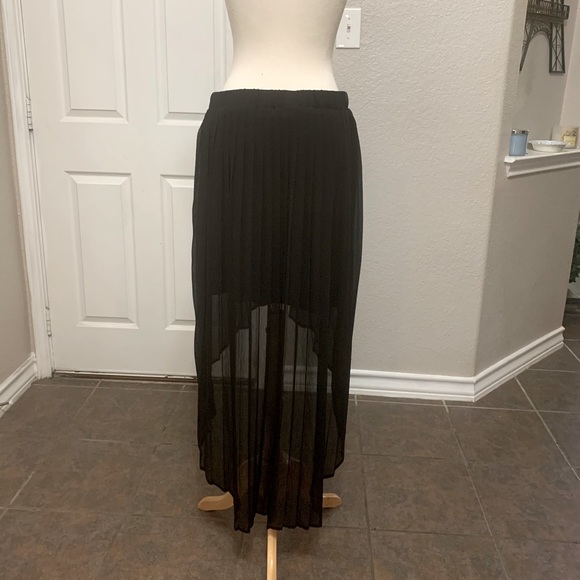 High low pleated skirt - Picture 1 of 5